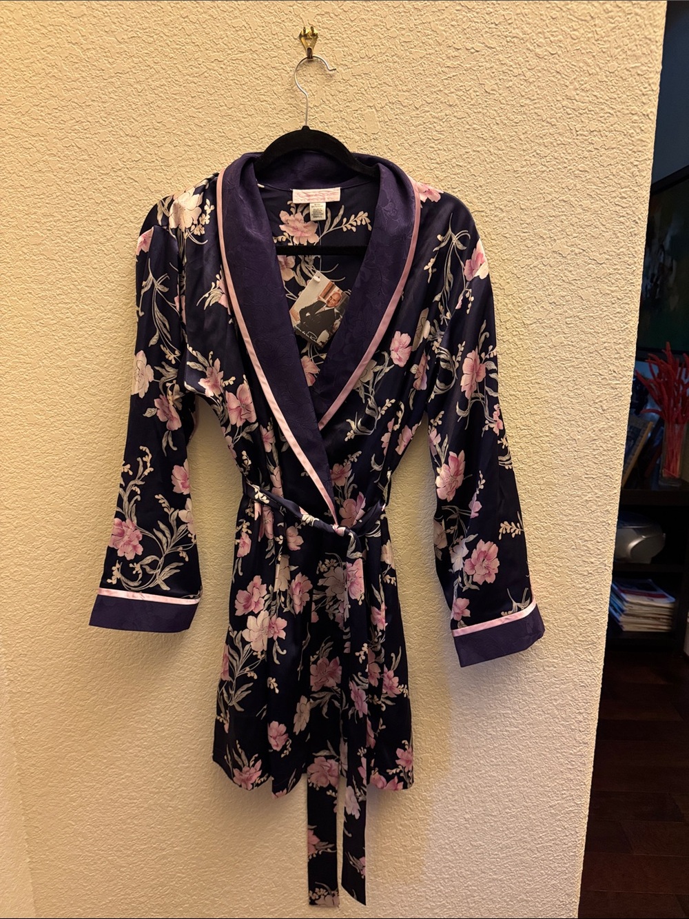 Oscar de la Renta Sleepwear Navy Satin Floral Robe with Pink Trim
